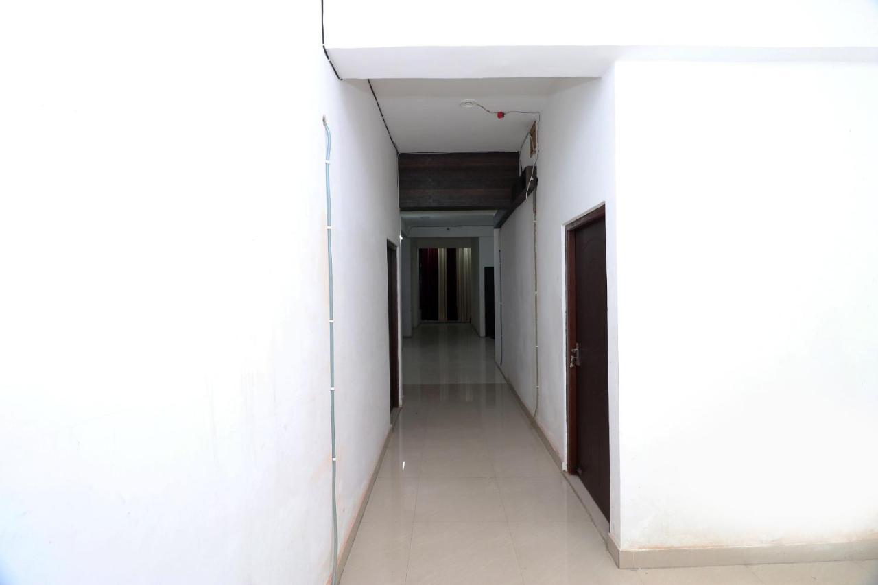 Oyo 24572 Express Inn Lucknow Eksteriør bilde
